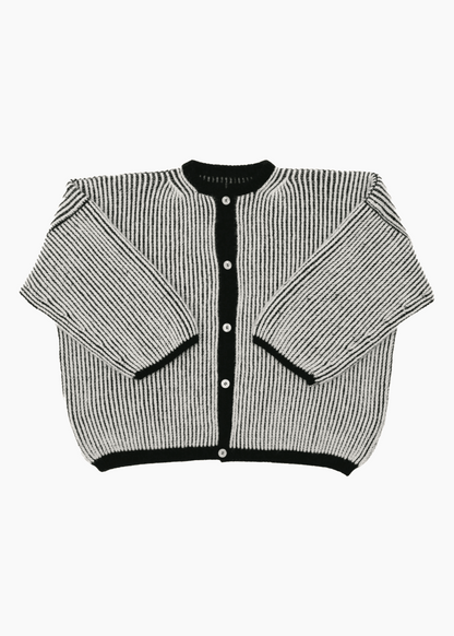 A bicolor black and white oversize cardigan with a ribbed texture, 3 buttons down the front bicolor oversized and wide 3/4 sleeves