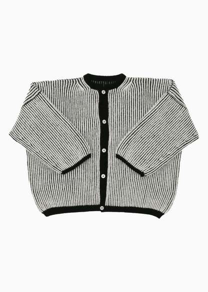 A bicolor black and white oversize cardigan with a ribbed texture, 3 buttons down the front bicolor oversized and wide 3/4 sleeves