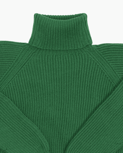 Collar detail of a green unisex turtleneck sweater made of baby alpaca wool with a fisherman rib design.