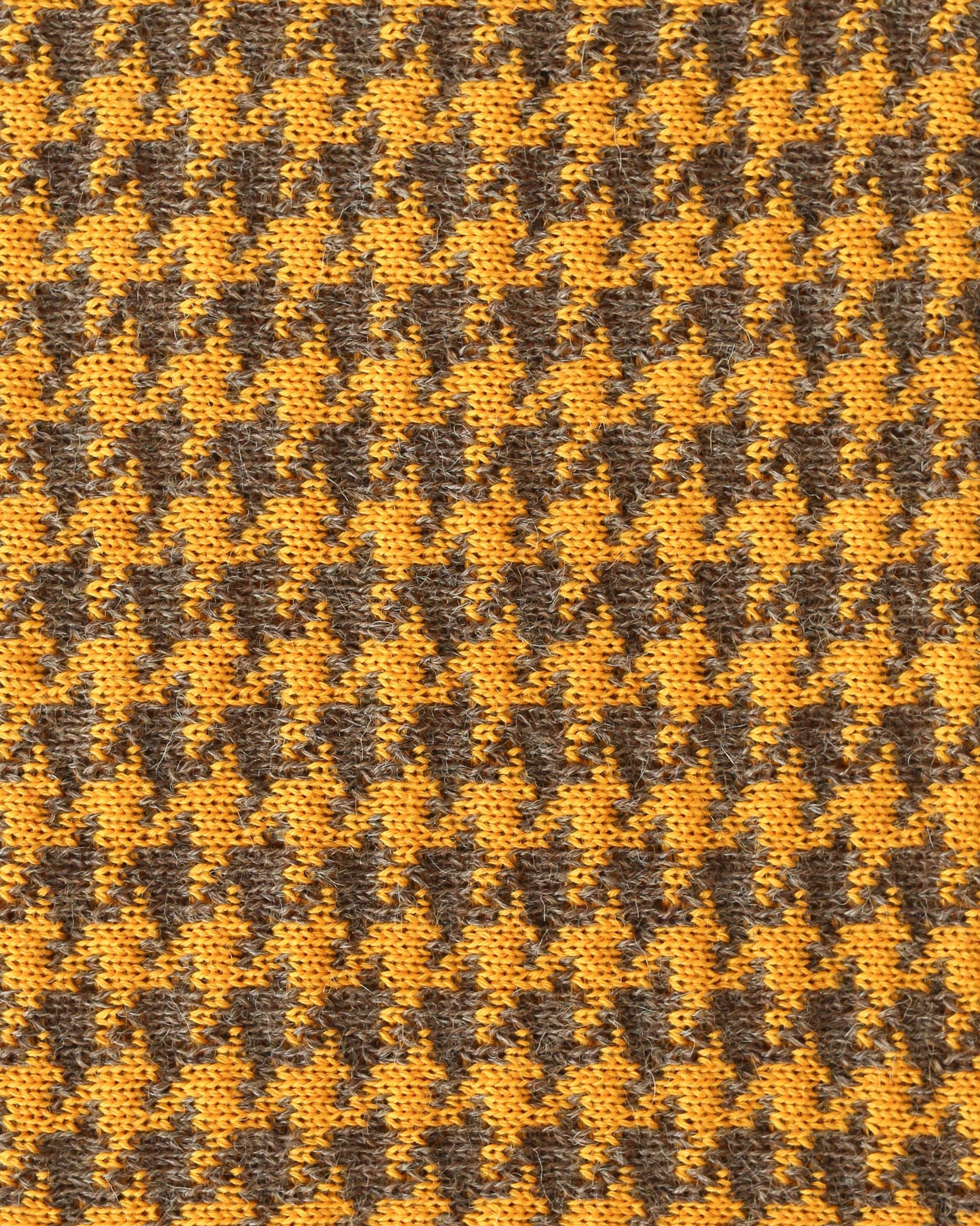 Houndstooth patterned knitwear with brown and yellow yarns