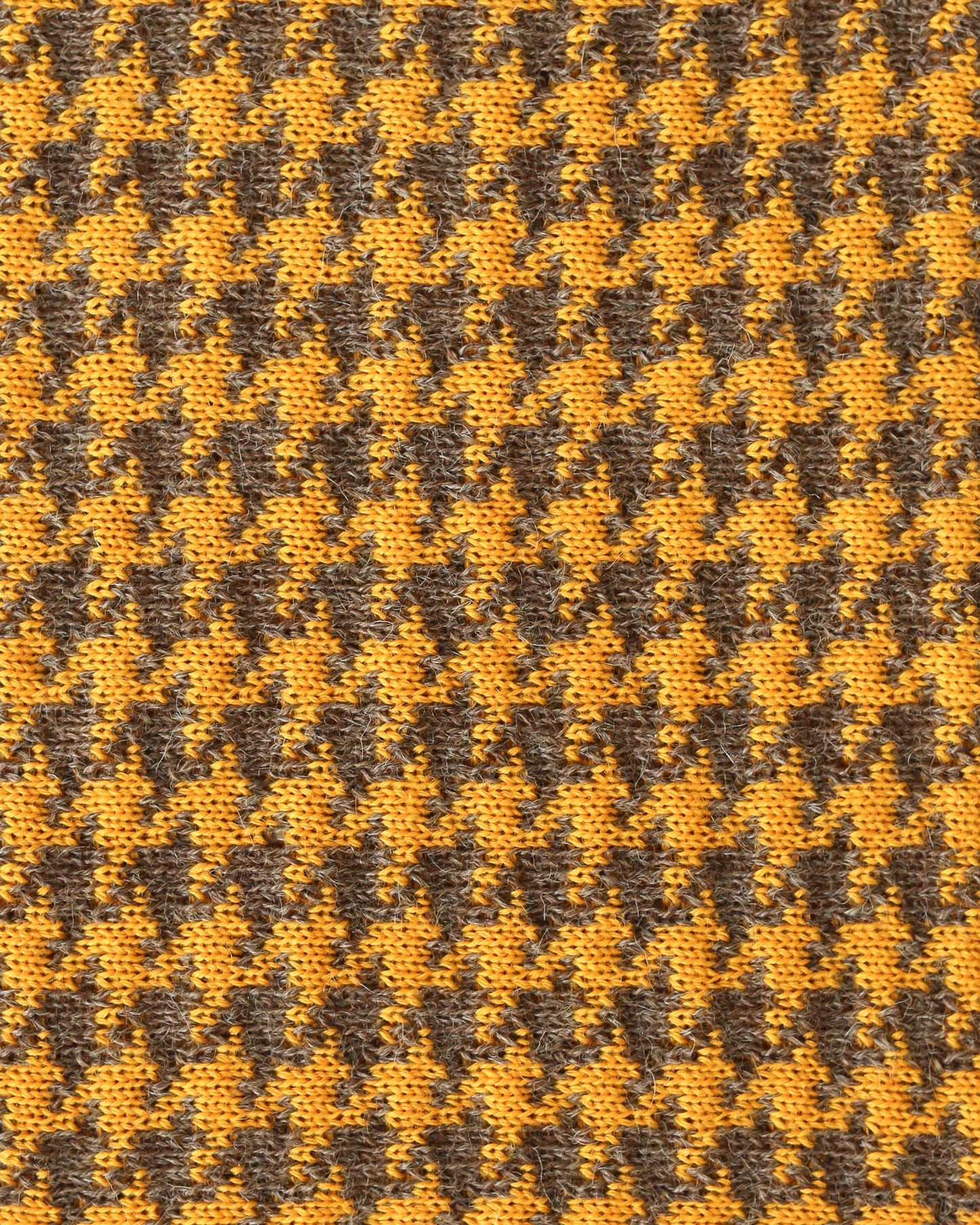 Houndstooth patterned knitwear with brown and yellow yarns