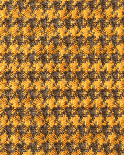 Houndstooth patterned knitwear with brown and yellow yarns